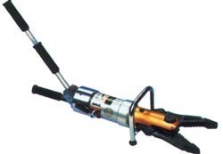 江蘇水星消防裝備主營消防器材、破拆工具、救生設(shè)備、洗消產(chǎn)品、偵檢儀器、堵漏工具、輸轉(zhuǎn)設(shè)備、警戒器材、通訊設(shè)備、個人防護、照明排煙、其他裝備