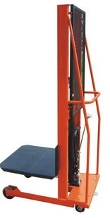 常見搬運設備 手動、液壓、電動搬運車與諾力、卓力生品牌全覽